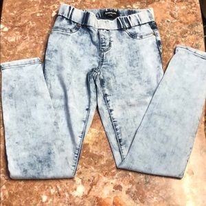 SOLD!! brand new Bebe Jean leggings